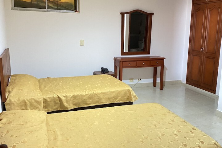 Room 14 of 65