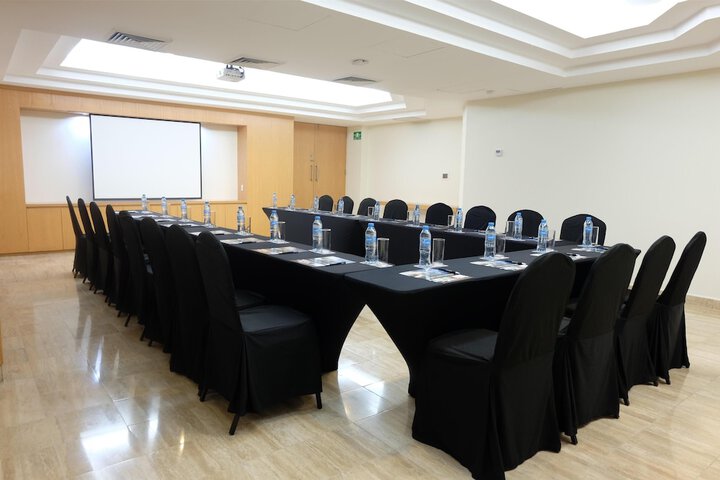 Business Center 87 of 104