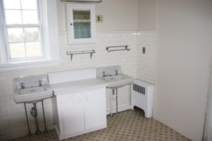Room 11 of 108