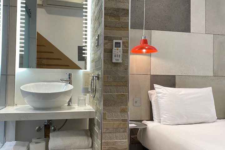 Room 10 of 52