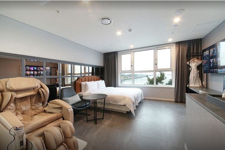 Room 16 of 140