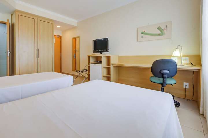 Room 27 of 69