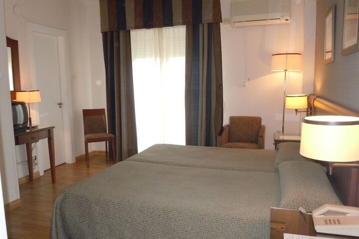 Room 8 of 38