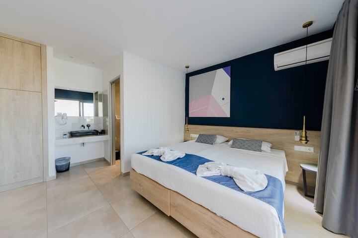 Room 16 of 70