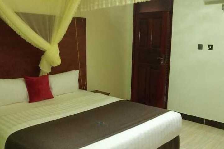 Room 6 of 13
