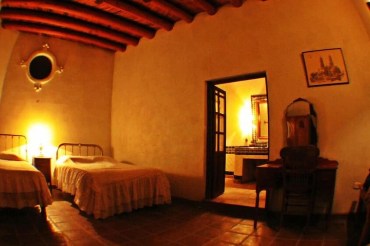 Room 10 of 21