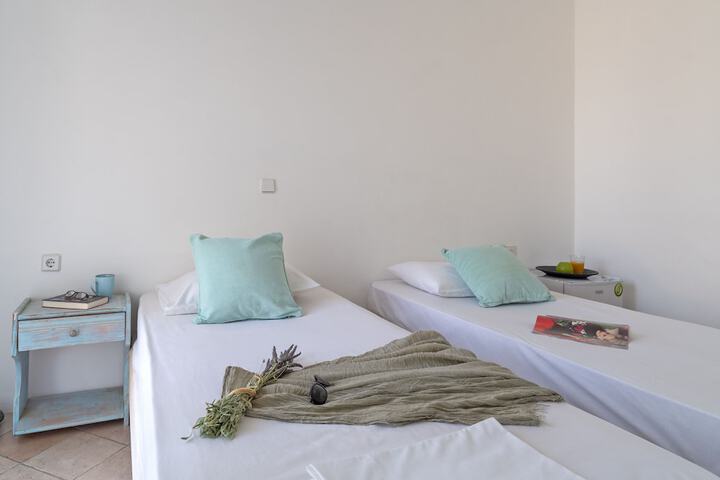 Room 4 of 111