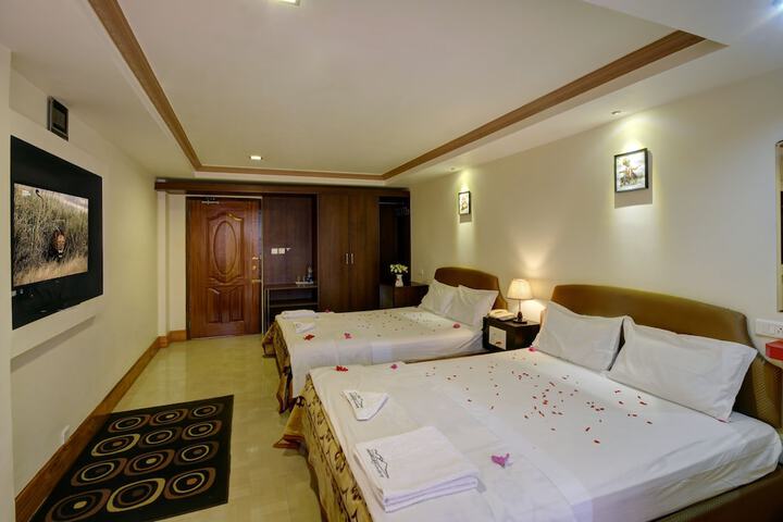 Room 9 of 33