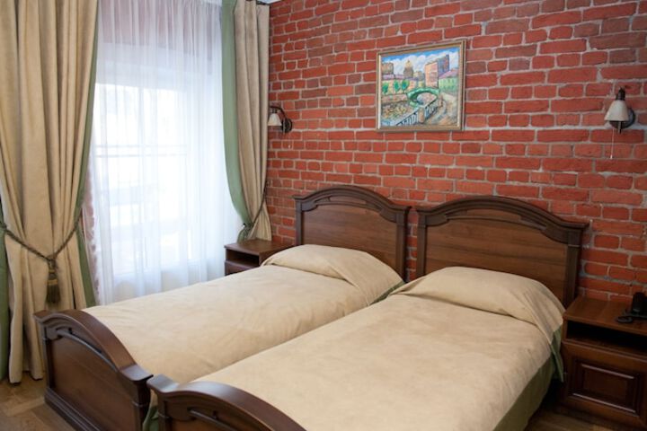 Room 12 of 34