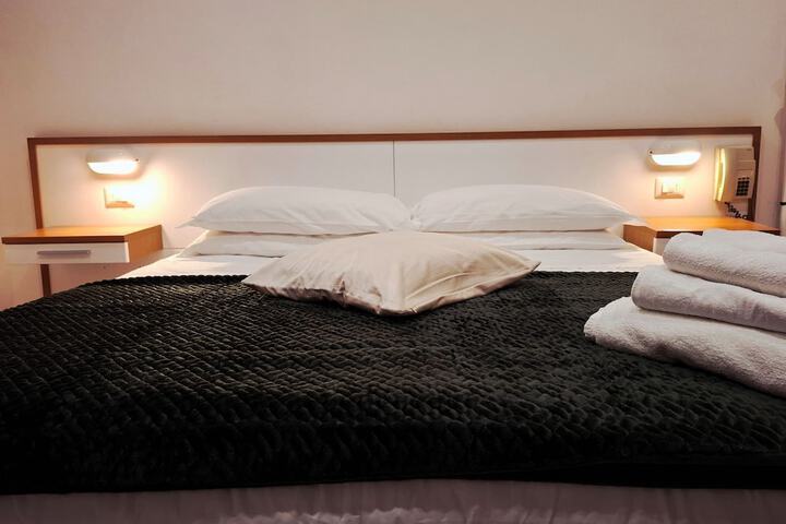 Room 13 of 28