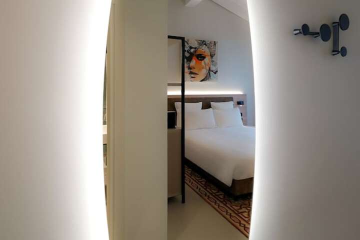 Room 6 of 20