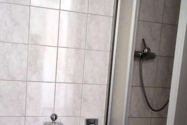Room 49 of 90