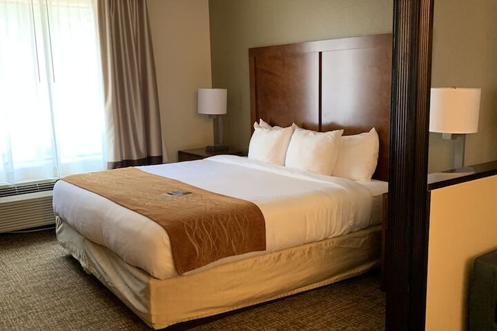 1 King Bed (20 of 33)