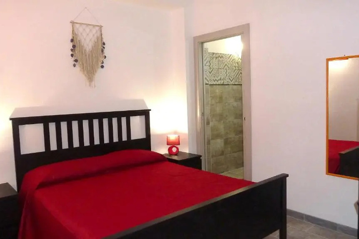 Room 6 of 11