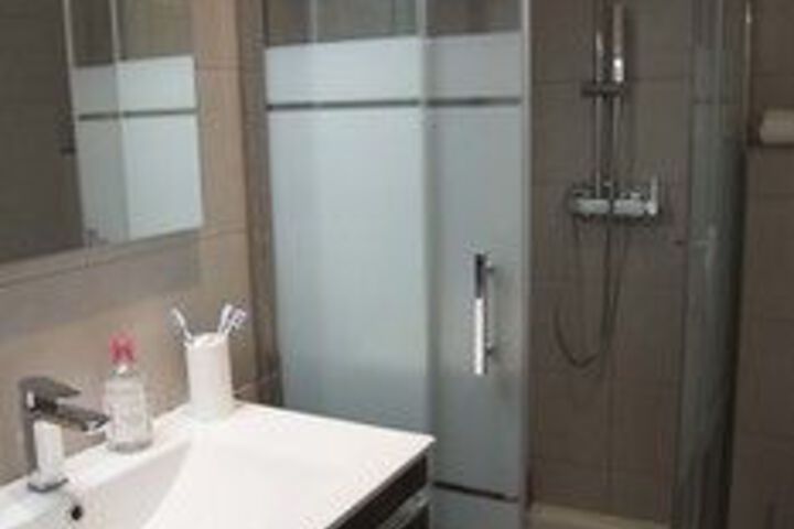 Room 2 of 10
