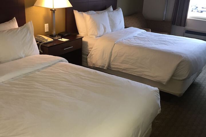 2 Double Beds (6 of 10)