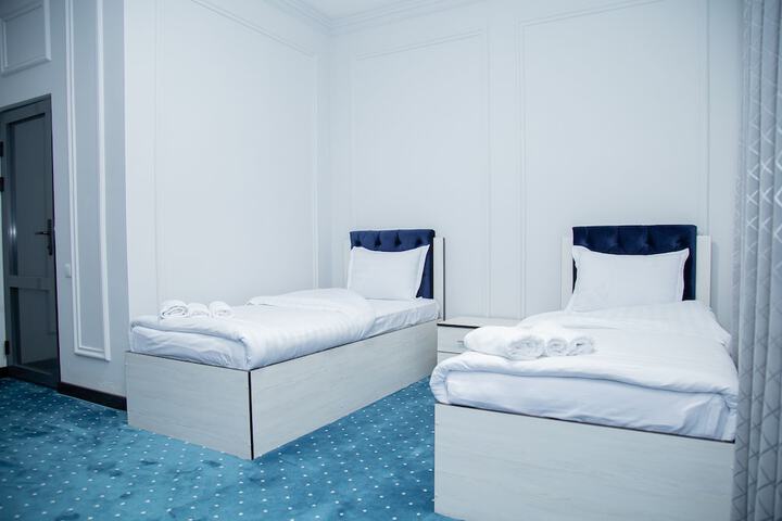 Room 6 of 10