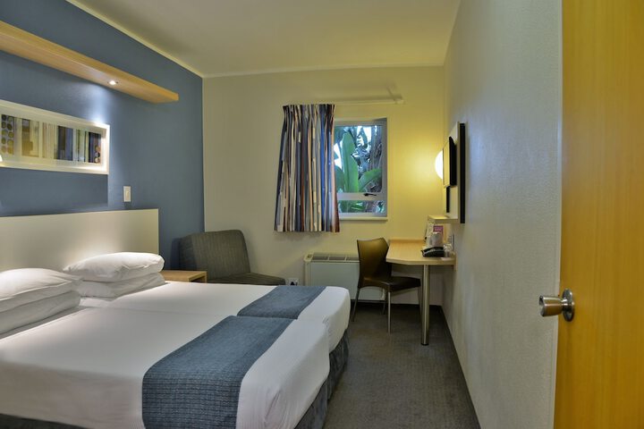 Room 6 of 16
