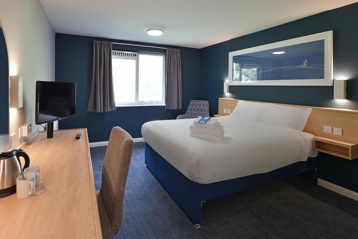 Room 8 of 17