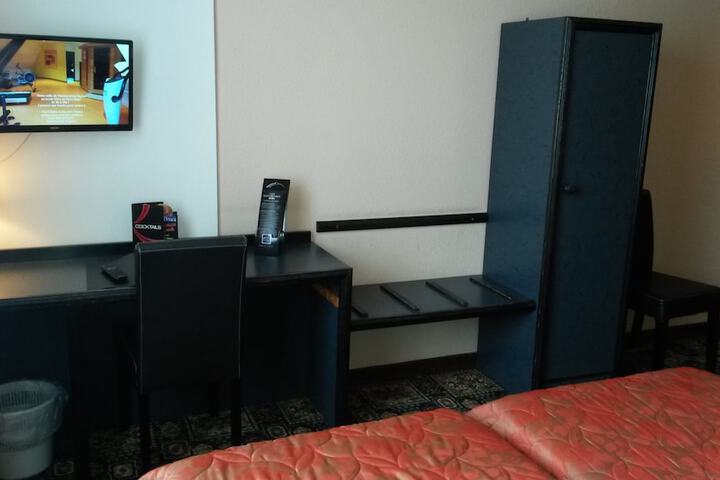 Room 12 of 87