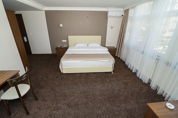 Room 10 of 36