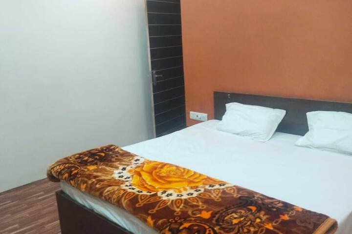 Room 13 of 22