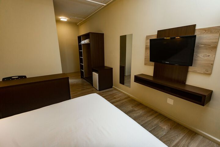 Room 32 of 68