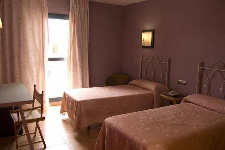 Room 3 of 38