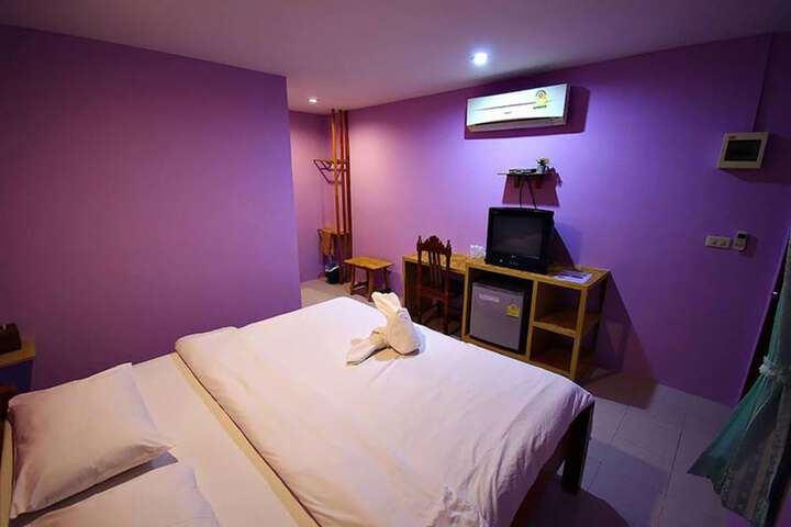 Room 7 of 12