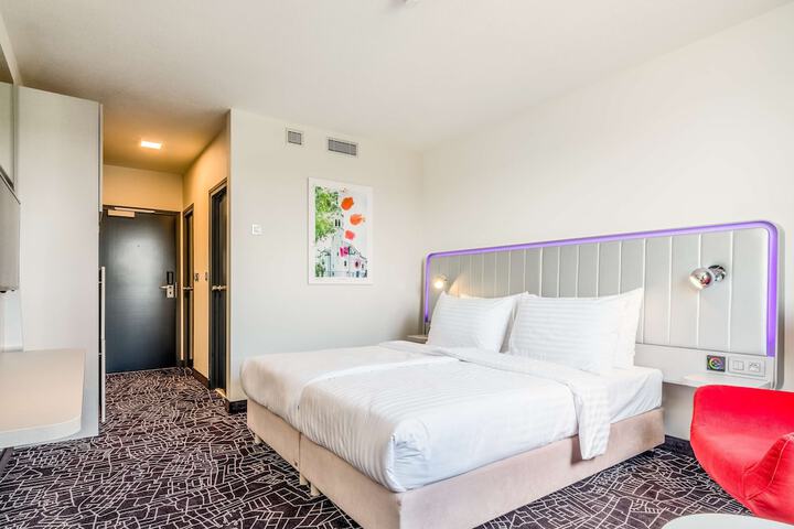 Room 11 of 50