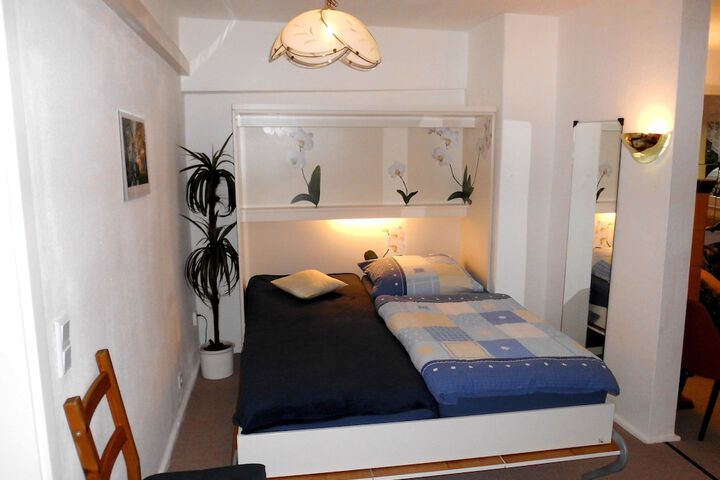 Room 5 of 33