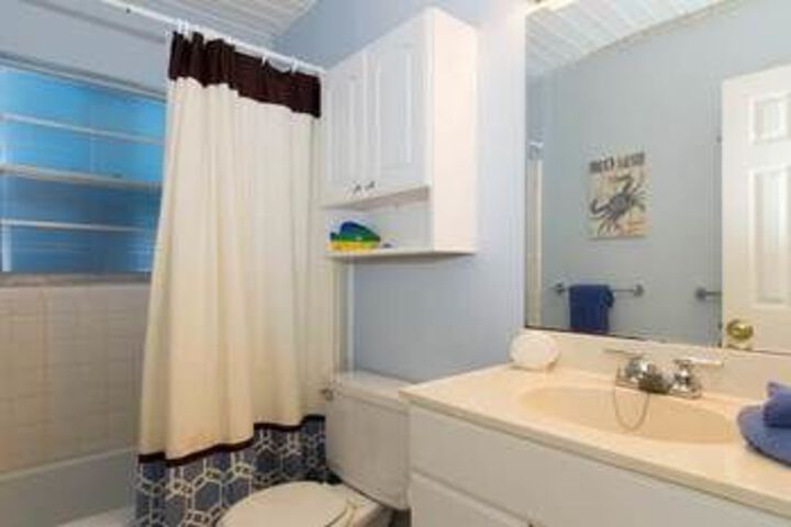 Room 6 of 68