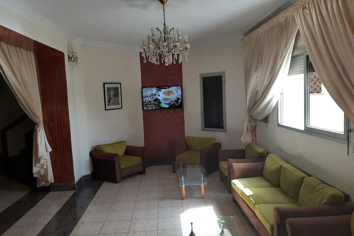 Room 6 of 16