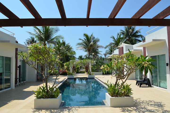 Pool 106 of 164
