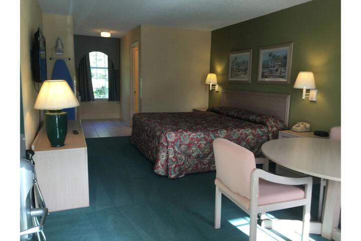 Room 7 of 12