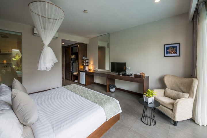 Room 27 of 104