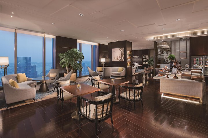 Lounge 64 of 70