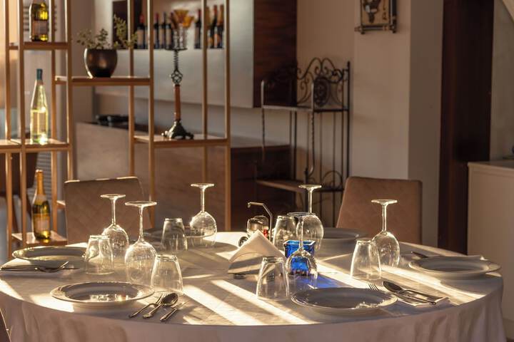 Dining 40 of 47