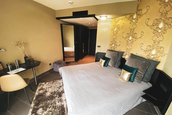 Room 9 of 31