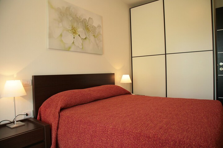 Room 6 of 48