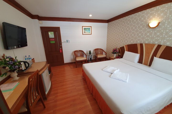 Room 12 of 48