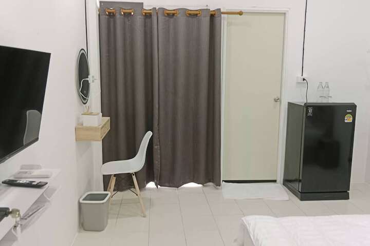 Room 8 of 17
