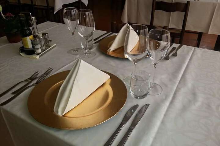 Dining 21 of 32