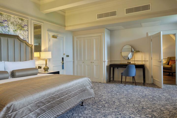 Room 74 of 182