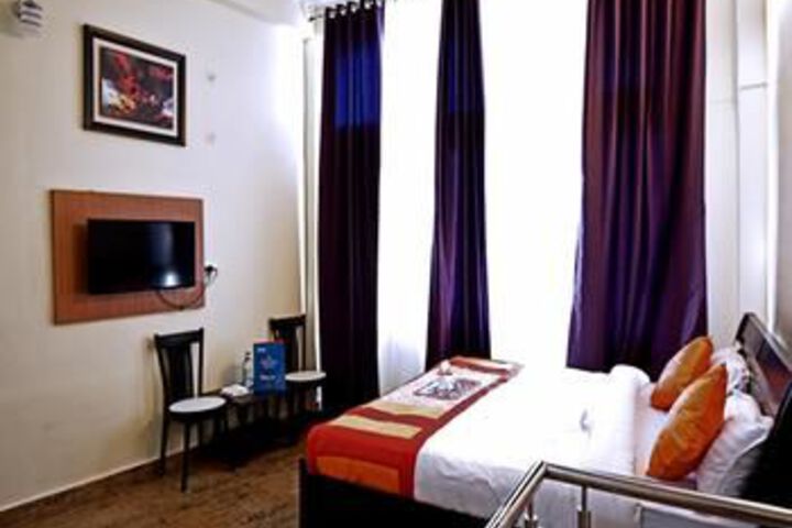 Room 9 of 25