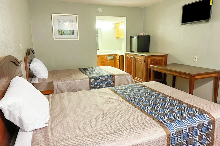 2 Double Beds (17 of 20)