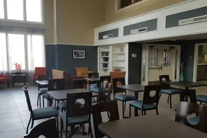 Dining 13 of 14