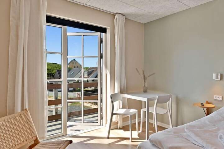 Room 4 of 17