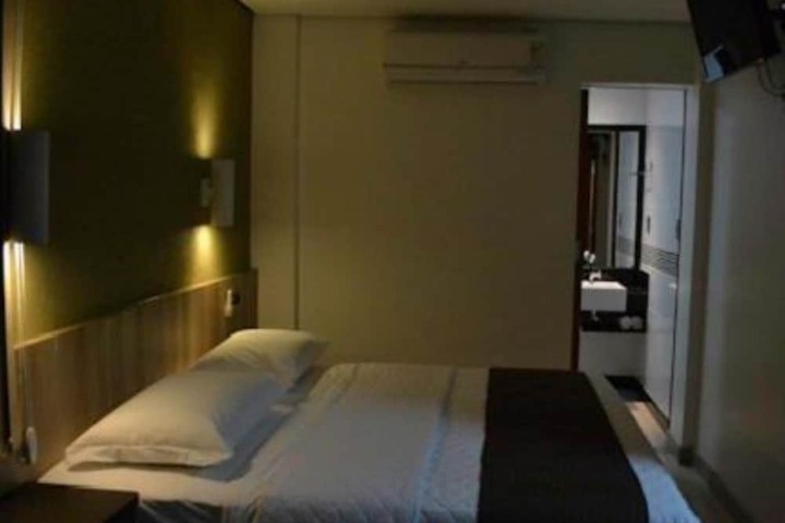 Room 8 of 25