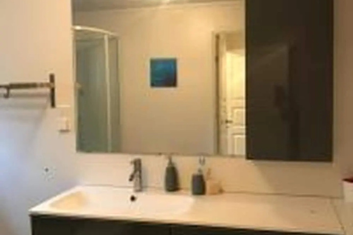 Room 10 of 20